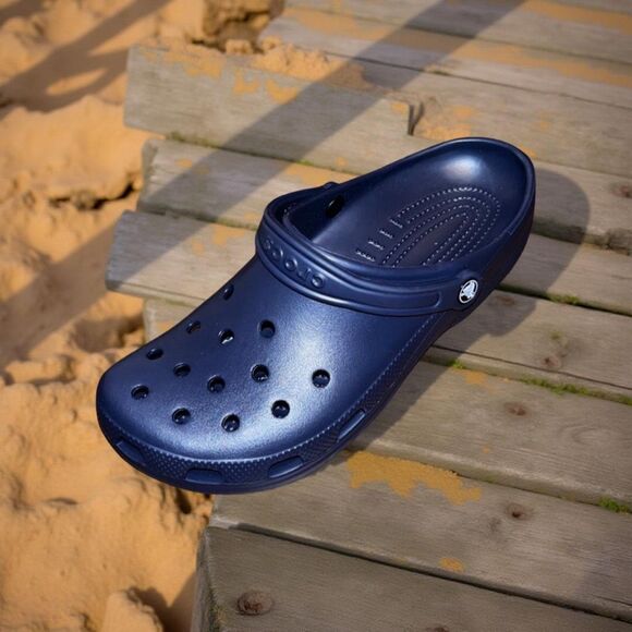 NWOB Unisex Crocs Classic Clog Navy Sandal Size M 10 W 12 - Picture 1 of 6